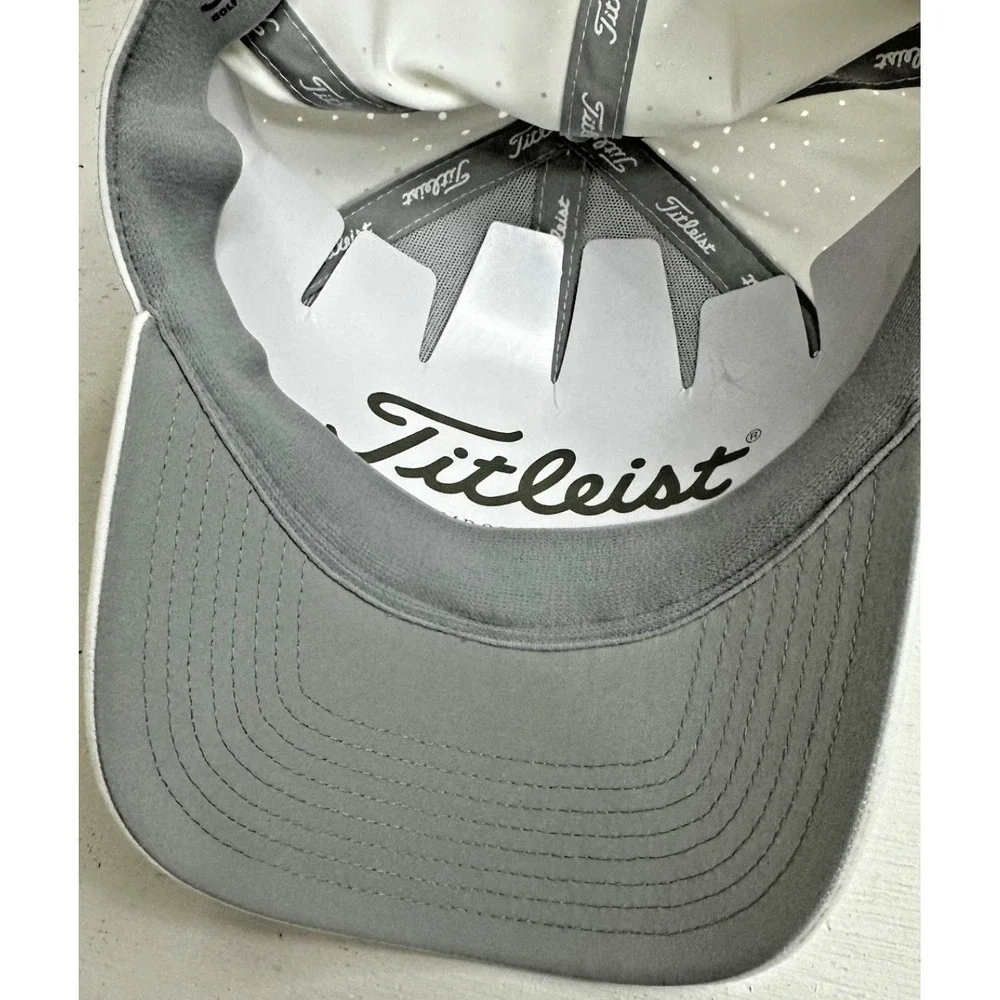 Titleist mens golf hat white hook and loop adjustment new with out tags
